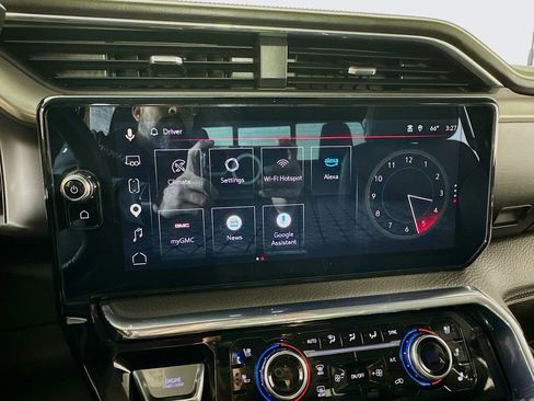 Used 2025 GMC Sierra 3500 Denali w/ Technology Package AWD/4WD image 40