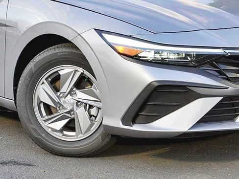 New 2026 Hyundai Elantra SE FWD image 4