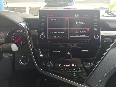 Used 2022 Toyota Camry XSE FWD image 13