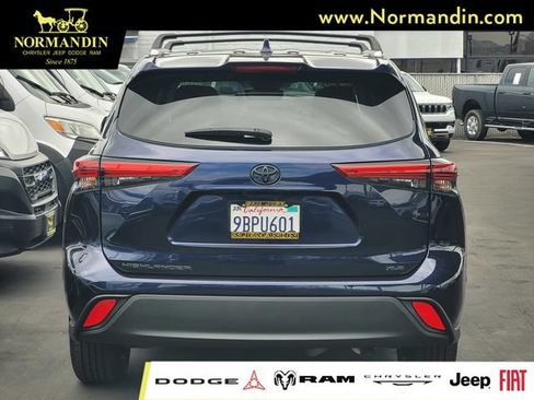 Used 2022 Toyota Highlander XLE FWD image 5
