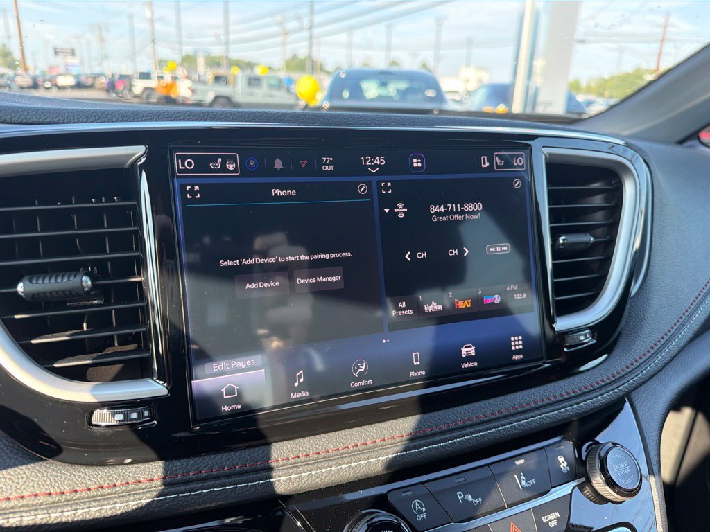 New 2027 Chrysler Pacifica Select FWD image 8