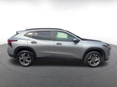 Used 2025 Chevrolet Trax LT FWD image 16