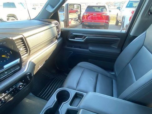 Used 2025 Chevrolet Silverado 2500 LTZ image 15