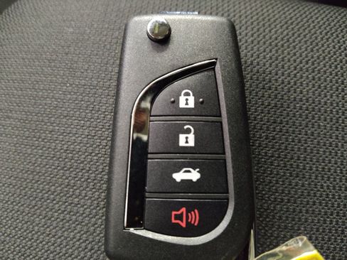 Used 2022 Toyota Corolla LE FWD image 32