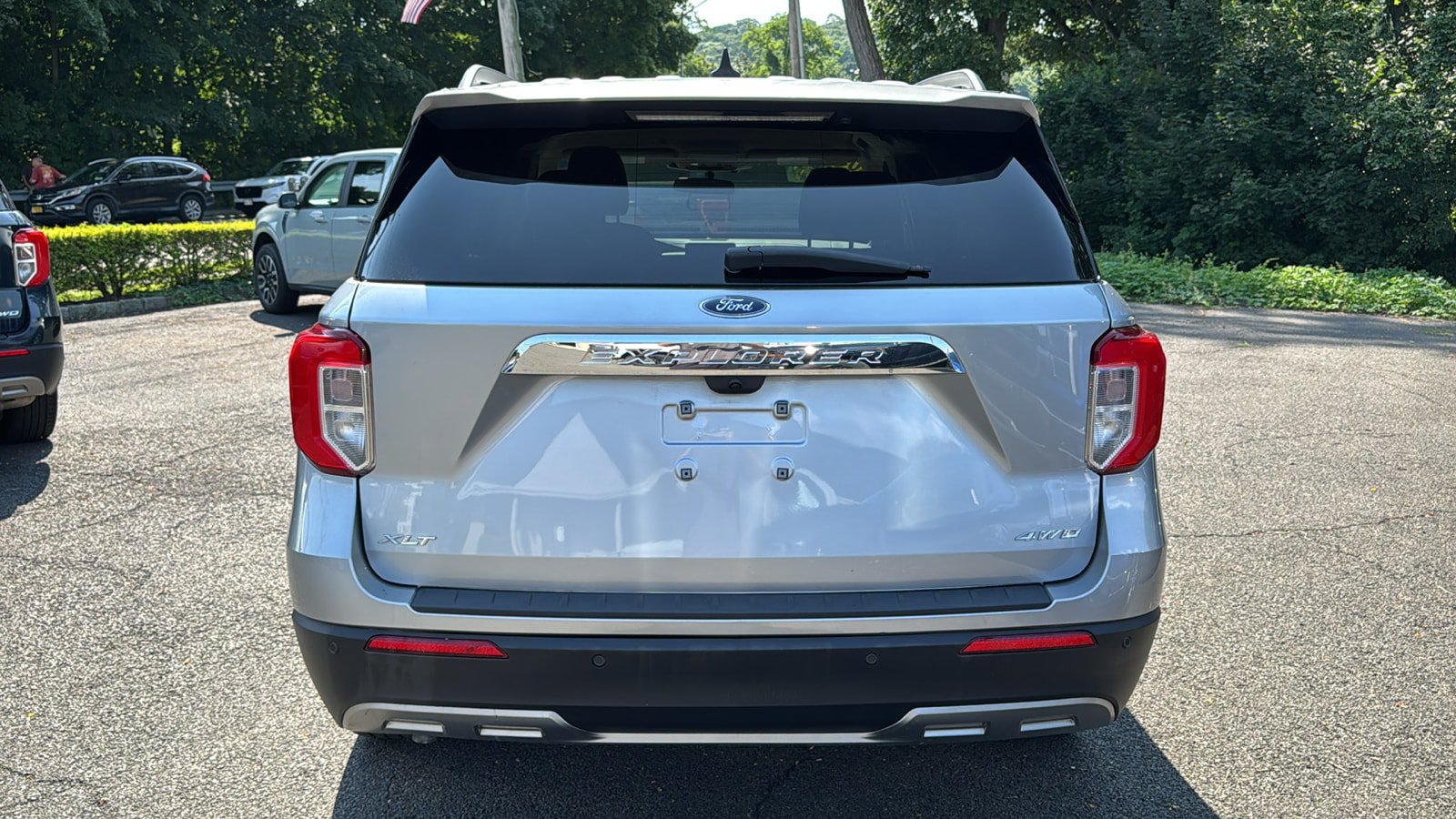 Used 2023 Ford Explorer XLT w/ Equipment Group 202A AWD/4WD image 8