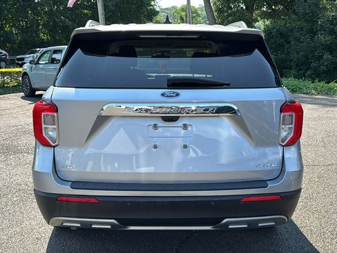 Used 2023 Ford Explorer XLT w/ Equipment Group 202A AWD/4WD image 8
