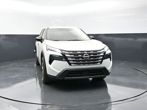 Certified 2025 Nissan Rogue S FWD image 5