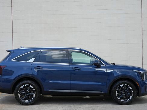 Used 2024 Kia Sorento S w/ Panoramic Sunroof Package FWD image 50