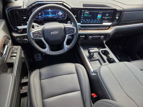Used 2024 Chevrolet Silverado 1500 LT Trail Boss w/ Convenience Package II AWD/4WD image 10