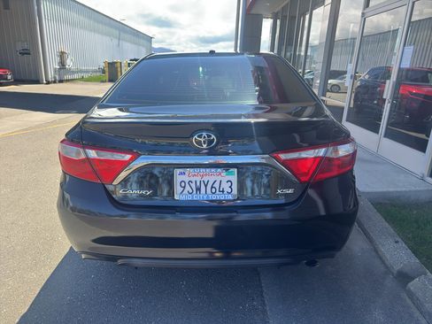 Used 2017 Toyota Camry XSE w/ Moonroof Package FWD image 10