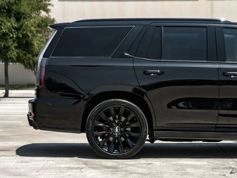 Used 2026 Cadillac Escalade V w/ LPO, ONYX Package AWD/4WD image 22