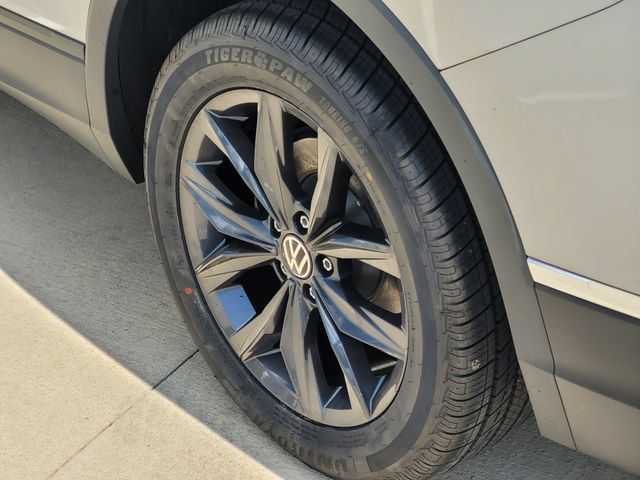 Used 2022 Volkswagen Tiguan SE FWD image 7