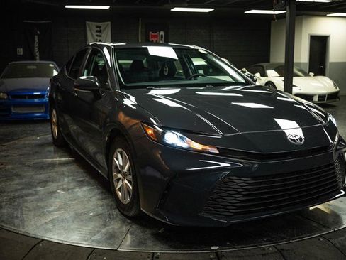 Used 2025 Toyota Camry LE image 5