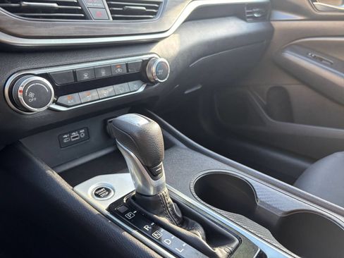 Used 2025 Nissan Altima 2.5 SV FWD image 37