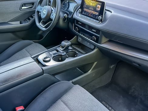 Used 2023 Nissan Rogue SV image 38