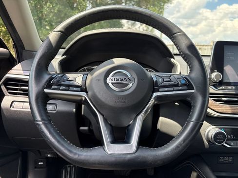 Used 2020 Nissan Altima 2.0 Platinum FWD image 12