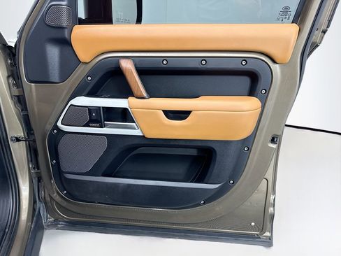 Certified 2024 Land Rover Defender 110 SE image 24