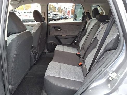 Used 2023 Nissan Rogue SV image 10