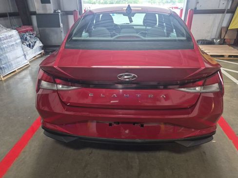 Used 2021 Hyundai Elantra SE FWD image 4