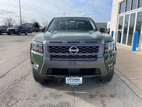 Used 2025 Nissan Frontier SV w/ SV Convenience Package image 3