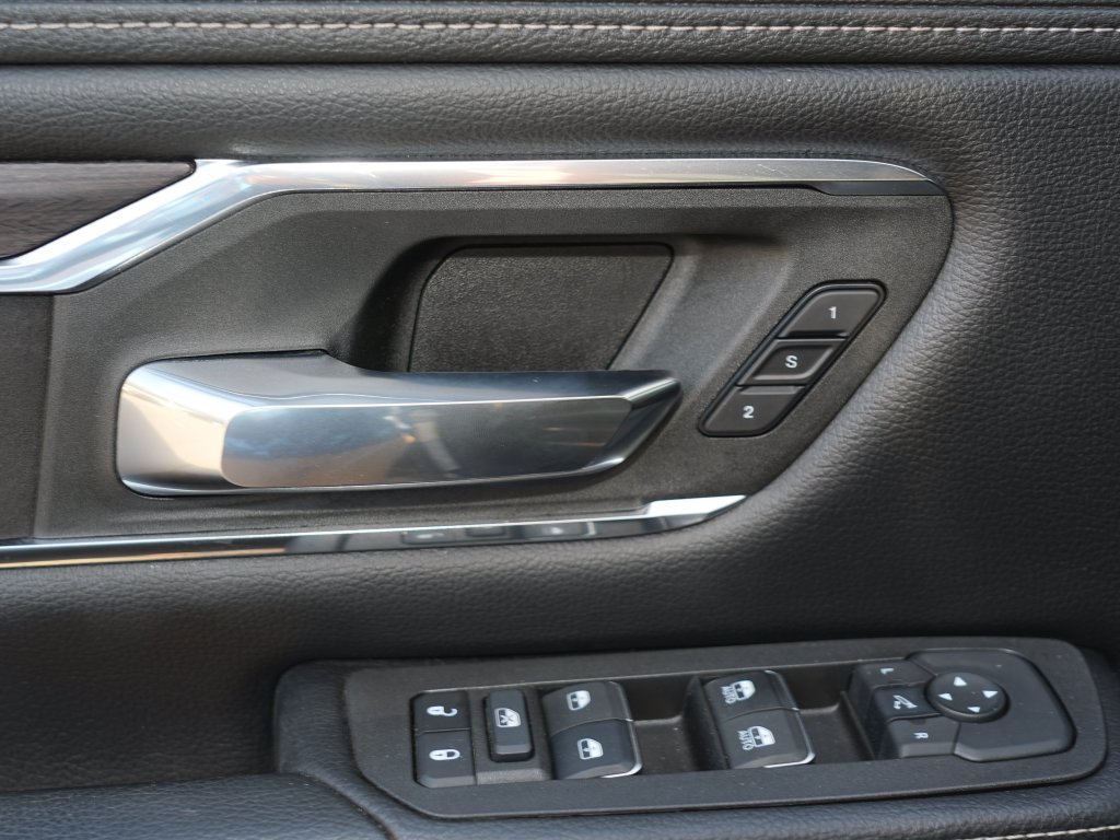 Used 2025 RAM 1500 Laramie AWD/4WD image 19