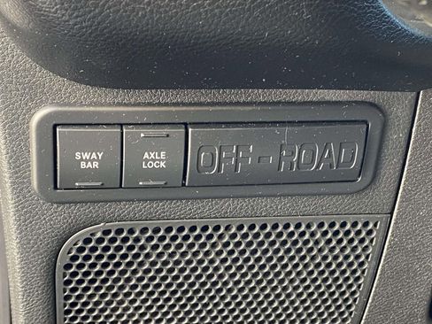 Used 2017 Jeep Wrangler Unlimited Rubicon w/ Connectivity Group AWD/4WD image 18