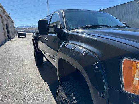 Used 2007 GMC Sierra 2500 SLE w/ Z71 Off-Road Package AWD/4WD image 15