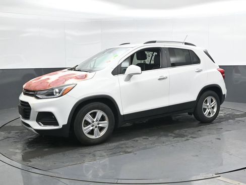 Used 2017 Chevrolet Trax LT w/ LT Convenience Package FWD image 9