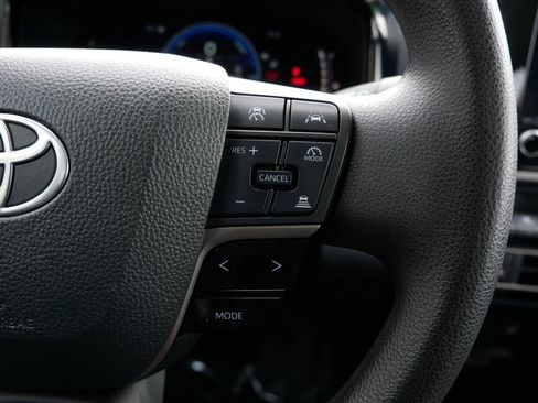 Used 2025 Toyota Camry LE FWD image 18