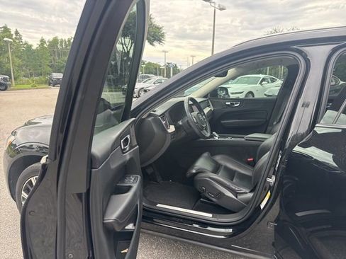 Used 2022 Volvo XC60 B5 Inscription w/ Protection Package Premier FWD image 14