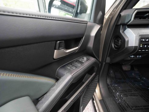 Used 2025 Toyota Tacoma 4x4 Double Cab Hybrid image 7