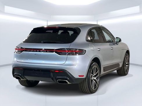 Certified 2025 Porsche Macan AWD/4WD image 9