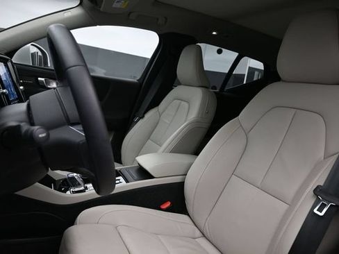 Used 2023 Volvo XC40 B5 Ultimate w/ Protection Package Premier AWD/4WD image 10