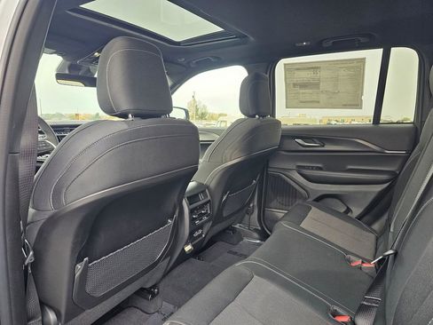 New 2025 Jeep Grand Cherokee Laredo X w/ Luxury Tech Group I image 12