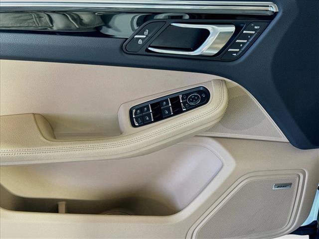 Certified 2026 Porsche Macan AWD/4WD image 11