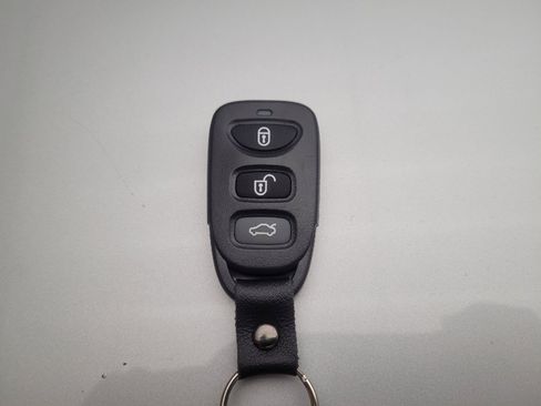Used 2019 Hyundai Elantra SE FWD image 32