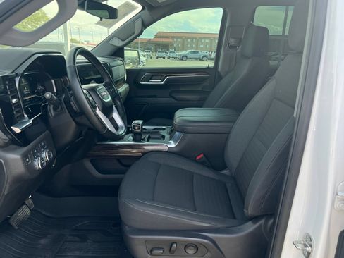 Used 2024 GMC Sierra 1500 Elevation w/ LPO, Elevation Black Package AWD/4WD image 9