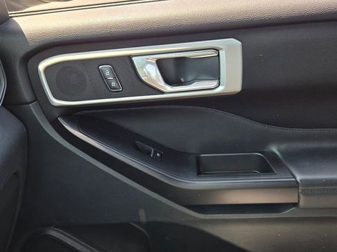 Used 2020 Ford Explorer XLT RWD image 28