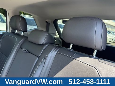 Used 2023 Volkswagen Tiguan SE w/ Panoramic Sunroof Package FWD image 30