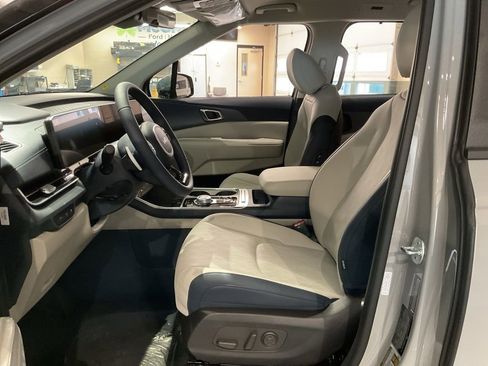 New 2026 Kia Carnival EX FWD image 8