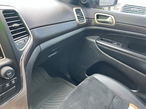 Used 2014 Jeep Grand Cherokee Altitude AWD/4WD image 16