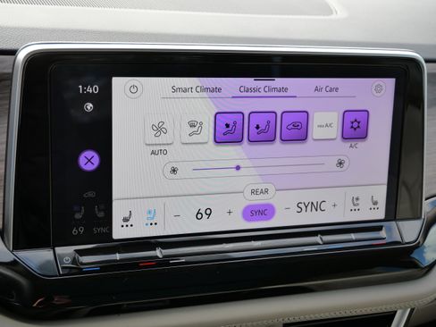 Certified 2025 Volkswagen Atlas SEL image 24