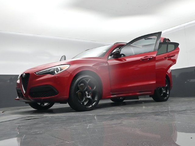 Used 2023 Alfa Romeo Stelvio Veloce AWD/4WD image 71
