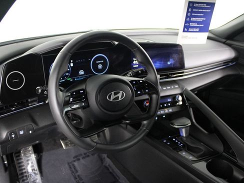 Used 2026 Hyundai Elantra SEL FWD image 18