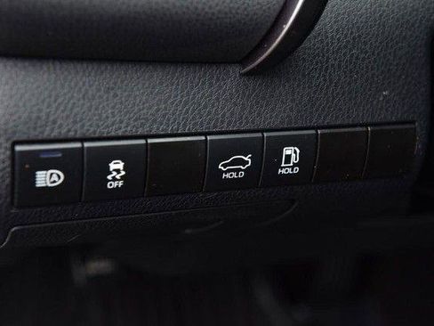 Used 2024 Toyota Camry SE image 10