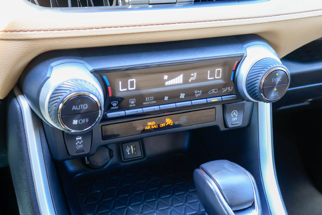 Used 2023 Toyota RAV4 XLE Premium FWD image 17