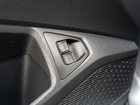 Used 2024 Volkswagen Jetta SE image 17