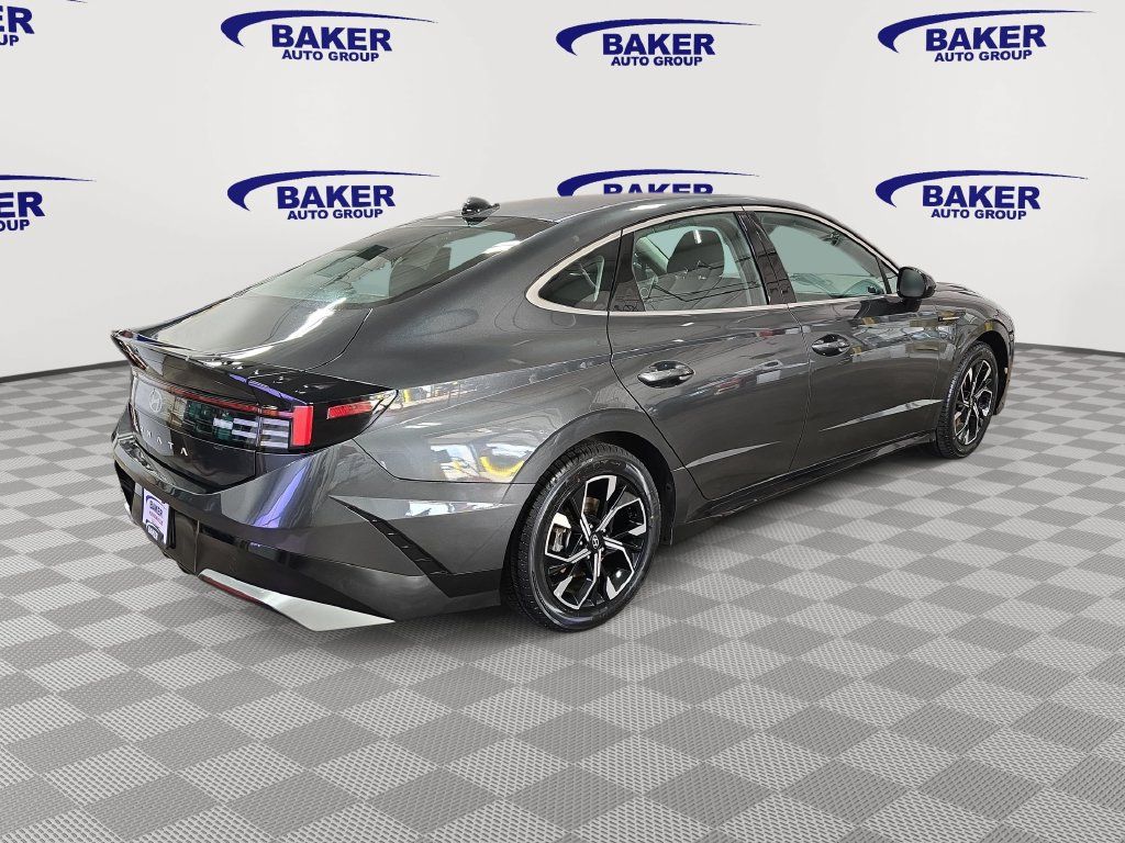 Used 2025 Hyundai Sonata SEL FWD image 5