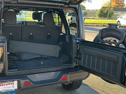 Used 2024 Jeep Wrangler Unlimited w/ Convenience Group image 26