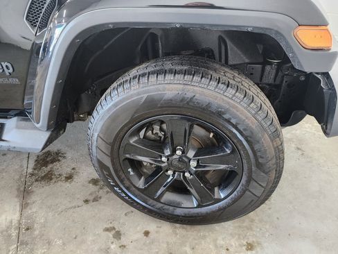 Used 2021 Jeep Wrangler Unlimited Sahara AWD/4WD image 37
